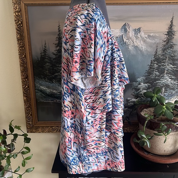 AGB Woman Feather Print Blouse - Picture 3 of 6